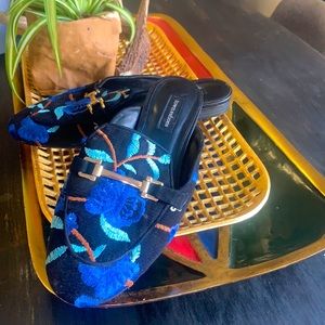 Town Shoes Embroidered Flower Mule Slides Size 40
